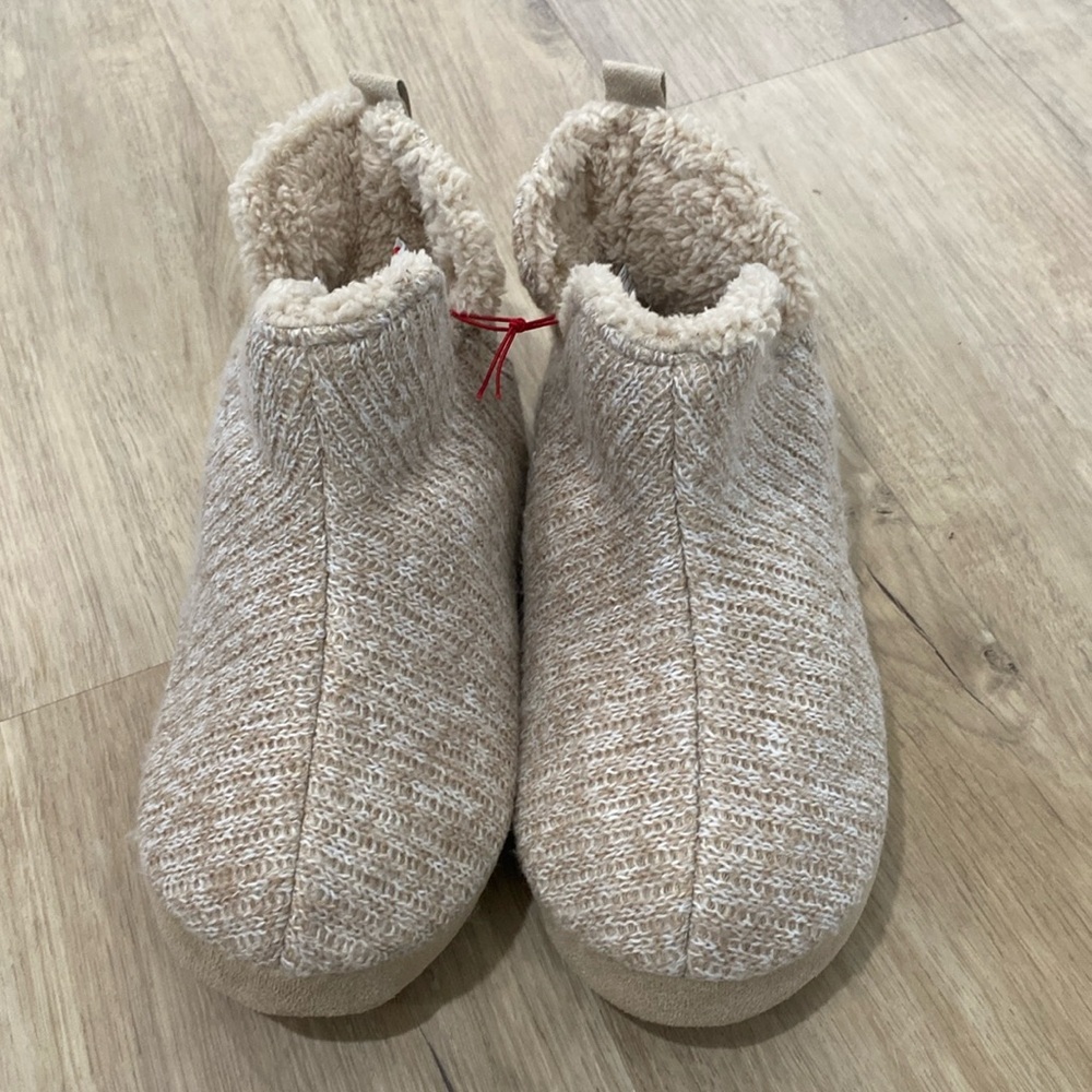 NEW Women’s Dearfoams Memory Foam Slippers - Picture 2 of 4